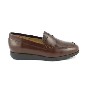 PieSanto 225544 – Mocasín en piel con antifaz y cuña baja en marrón