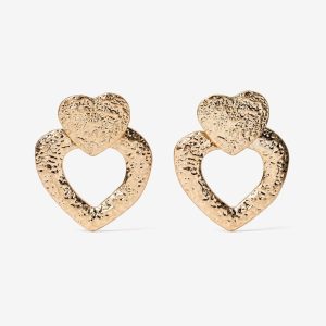 Pendientes dorados en forma corazón