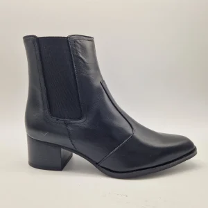 BOTÍN CON ELÁSTICO EN PIEL NEGRA - 70950