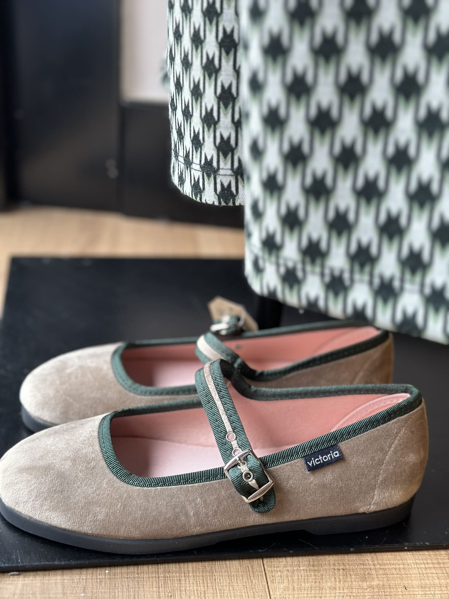 Bailarina Gong-Fu Ribete Victoria Beige/Verde - Imagen 4