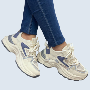 TENIS DEPORTIVO CON APLIQUES LATERALES