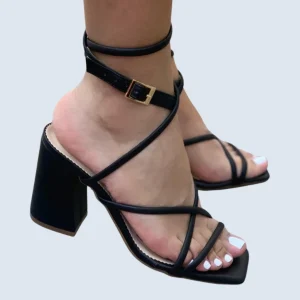 SANDALIA EN TACON CAPELLADA EN TIRAS